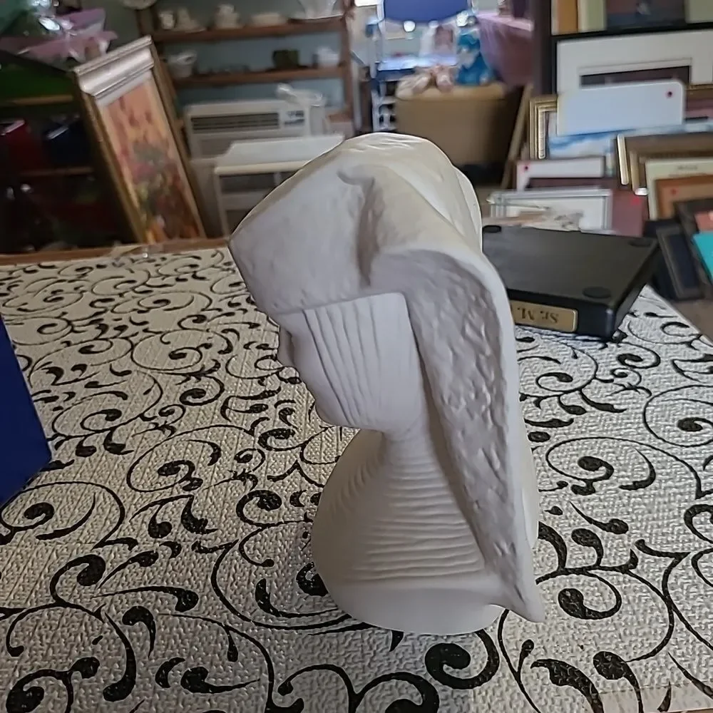 M.J.Hummel Bust